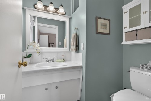6503 88 Avenue Nw, Edmonton, AB - Indoor Photo Showing Bathroom