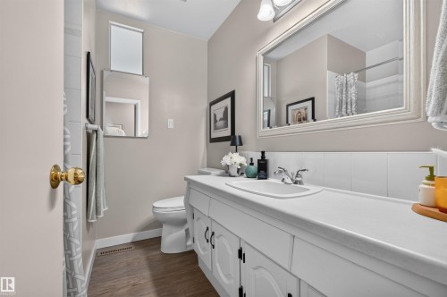 6503 88 Avenue Nw, Edmonton, AB - Indoor Photo Showing Bathroom