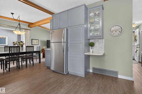 6503 88 Avenue Nw, Edmonton, AB - Indoor