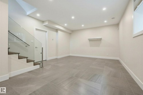 11109 University Avenue Nw, Edmonton, AB 