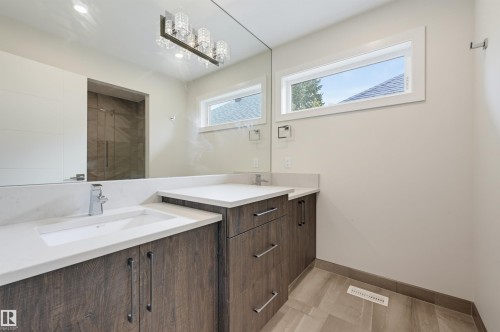 11109 University Avenue Nw, Edmonton, AB 