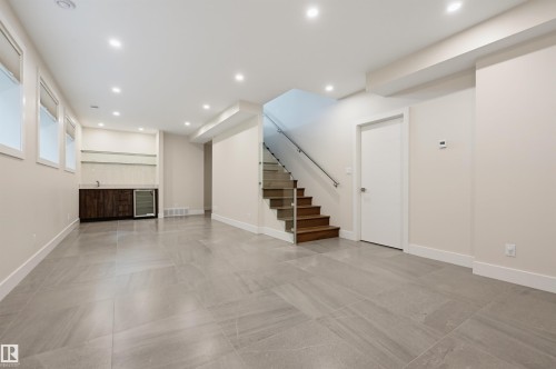 11109 University Avenue Nw, Edmonton, AB 
