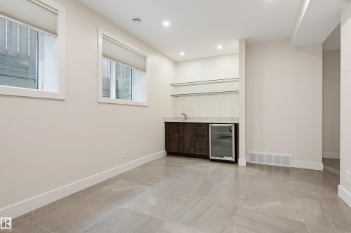 11109 University Avenue Nw, Edmonton, AB 