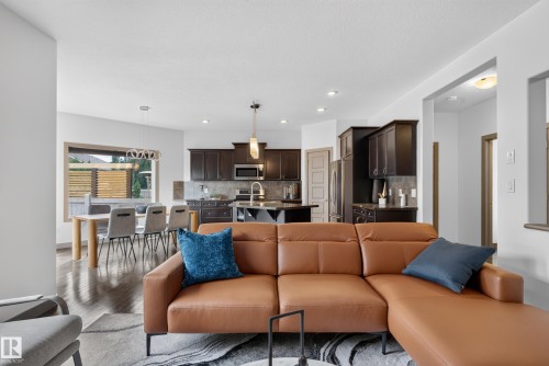 1107 Chahley Crest Nw, Edmonton, AB 