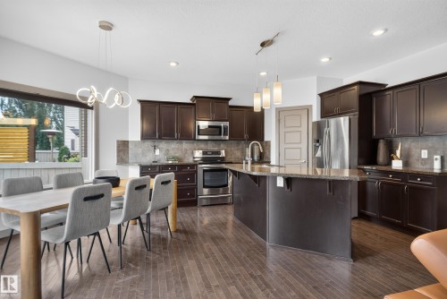 1107 Chahley Crest Nw, Edmonton, AB 