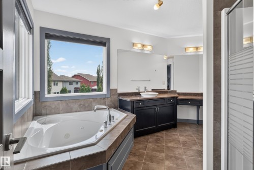 1107 Chahley Crest Nw, Edmonton, AB 