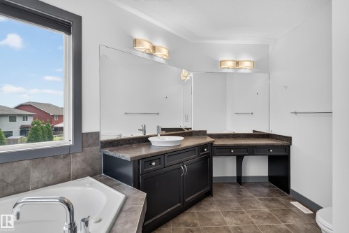 1107 Chahley Crest Nw, Edmonton, AB 