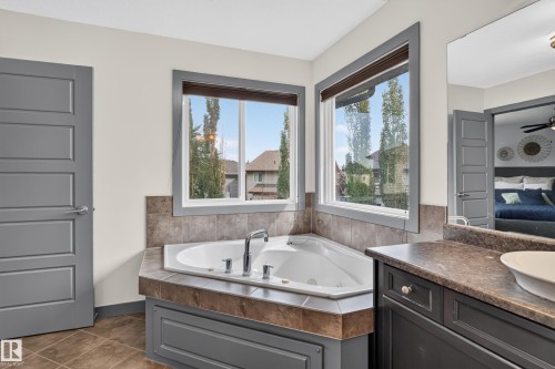 1107 Chahley Crest Nw, Edmonton, AB 