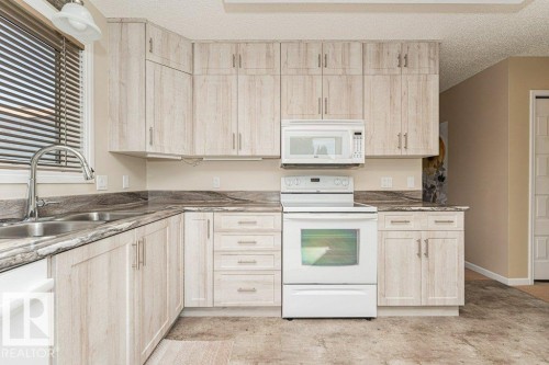 10439 14 Avenue Nw, Edmonton, AB 