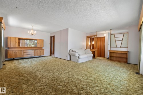 9821 83 Avenue Nw, Edmonton, AB 