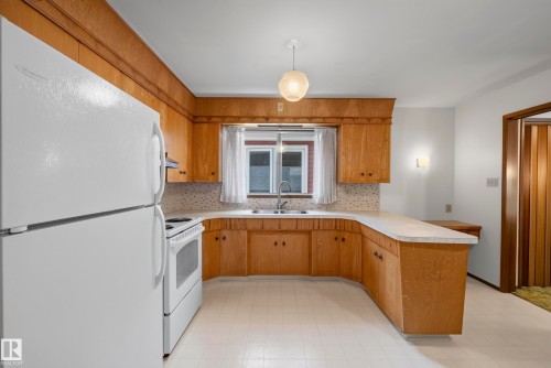 9821 83 Avenue Nw, Edmonton, AB 