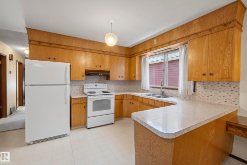 9821 83 Avenue Nw, Edmonton, AB 