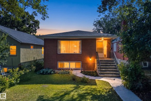 9821 83 Avenue Nw, Edmonton, AB 