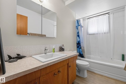 9821 83 Avenue Nw, Edmonton, AB 