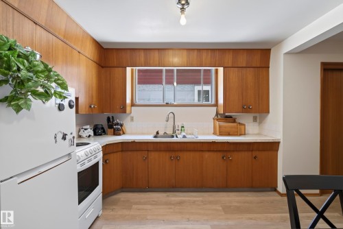 9821 83 Avenue Nw, Edmonton, AB 