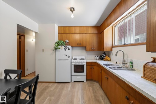 9821 83 Avenue Nw, Edmonton, AB 