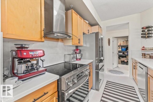 #704 9707 105 St Nw, Edmonton, AB - Indoor Photo Showing Kitchen