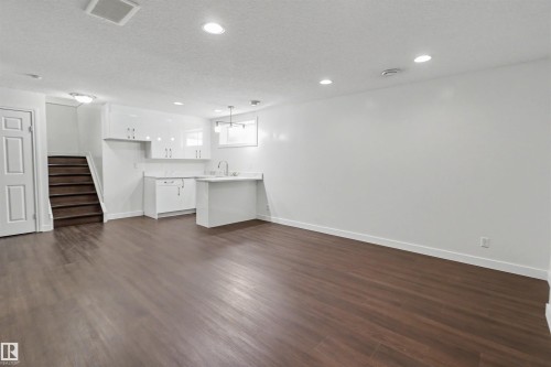 4712 201 St Nw, Edmonton, AB 