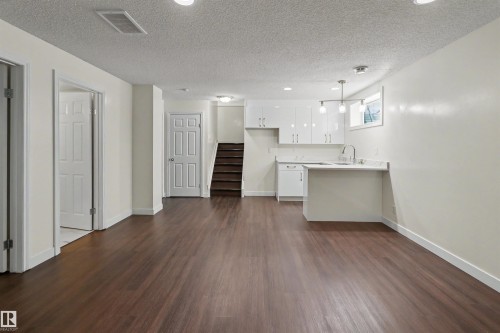 4712 201 St Nw, Edmonton, AB 