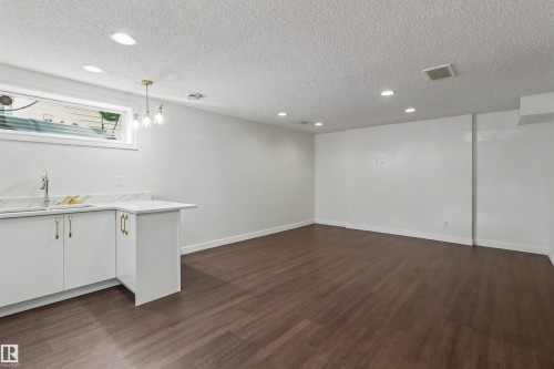 4712 201 St Nw, Edmonton, AB 