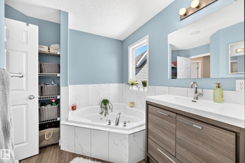 7824 14 Avenue Sw, Edmonton, AB 