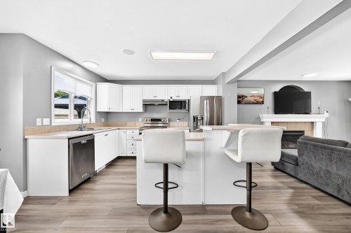 7824 14 Avenue Sw, Edmonton, AB 
