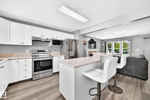 7824 14 Avenue Sw, Edmonton, AB 