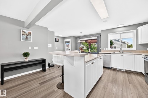 7824 14 Avenue Sw, Edmonton, AB 