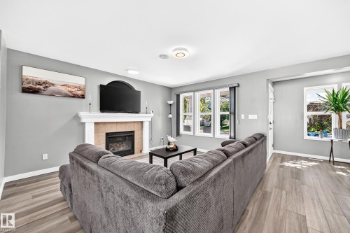 7824 14 Avenue Sw, Edmonton, AB 