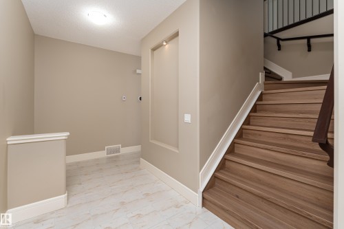 3301 Abbott Crescent Sw, Edmonton, AB - Indoor Photo Showing Other Room