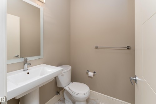 3301 Abbott Crescent Sw, Edmonton, AB - Indoor Photo Showing Bathroom