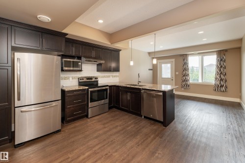 3301 Abbott Crescent Sw, Edmonton, AB - Indoor Photo Showing Kitchen