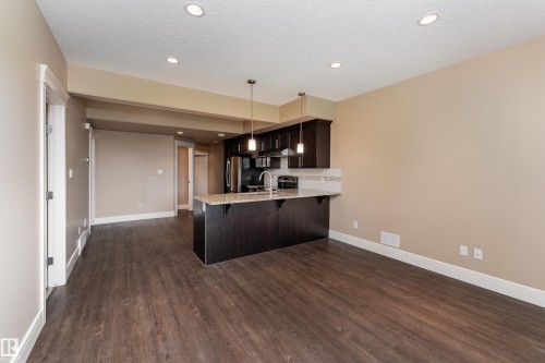 3301 Abbott Crescent Sw, Edmonton, AB - Indoor Photo Showing Kitchen