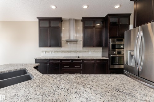 3301 Abbott Crescent Sw, Edmonton, AB - Indoor Photo Showing Kitchen With Upgraded Kitchen