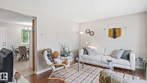 8230 71 Street Nw, Edmonton, AB 