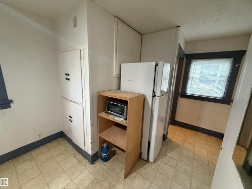8621 100 Street Nw, Edmonton, AB 