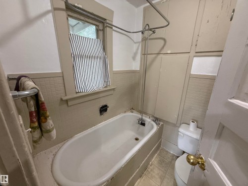 8621 100 Street Nw, Edmonton, AB 