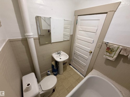 8621 100 Street Nw, Edmonton, AB 