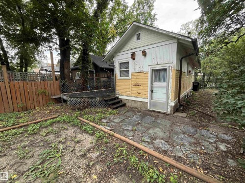 8621 100 Street Nw, Edmonton, AB 