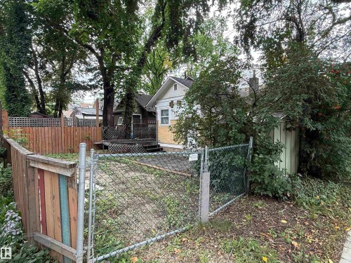 8621 100 Street Nw, Edmonton, AB 