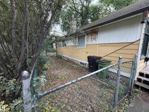 8621 100 Street Nw, Edmonton, AB 