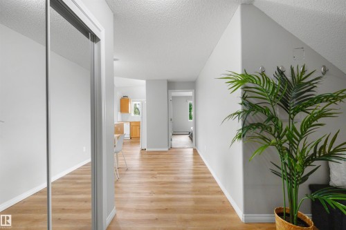 #427 3425 19 St Nw, Edmonton, AB - Indoor Photo Showing Other Room