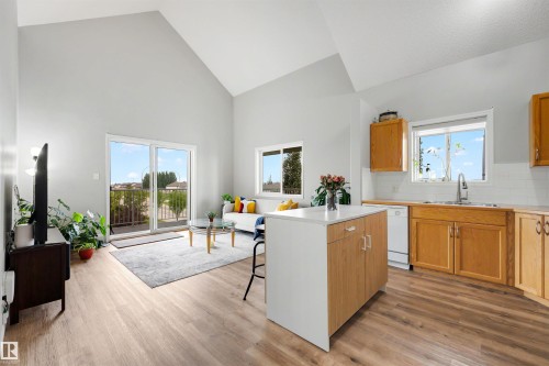 #427 3425 19 St Nw, Edmonton, AB - Indoor Photo Showing Kitchen