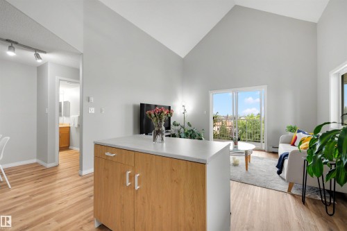 #427 3425 19 St Nw, Edmonton, AB - Indoor