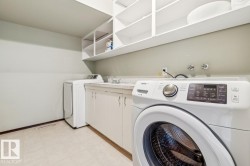 Laundry room on 3rd level - 