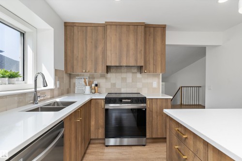 8311 184 Street Nw, Edmonton, AB - Indoor Photo Showing Kitchen With Double Sink With Upgraded Kitchen