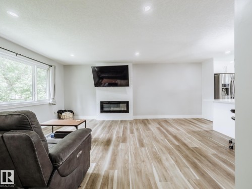 15011 59 Street Nw, Edmonton, AB 