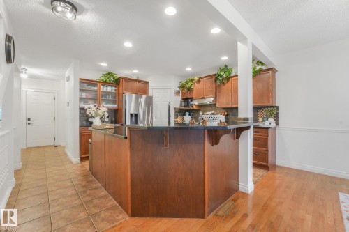 570 Glenwright Crescent Nw, Edmonton, AB 
