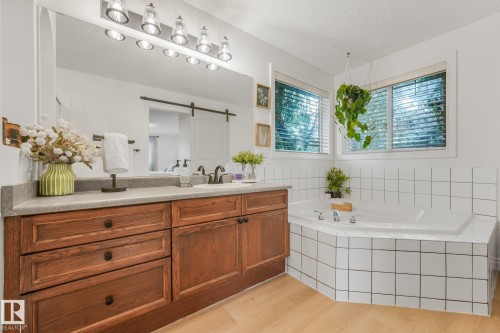 570 Glenwright Crescent Nw, Edmonton, AB 