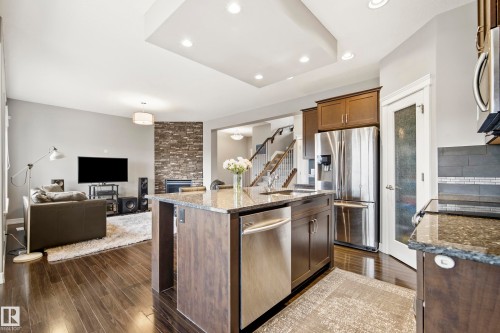 1455 Hays Way Nw, Edmonton, AB - Indoor Photo Showing Kitchen With Stainless Steel Kitchen